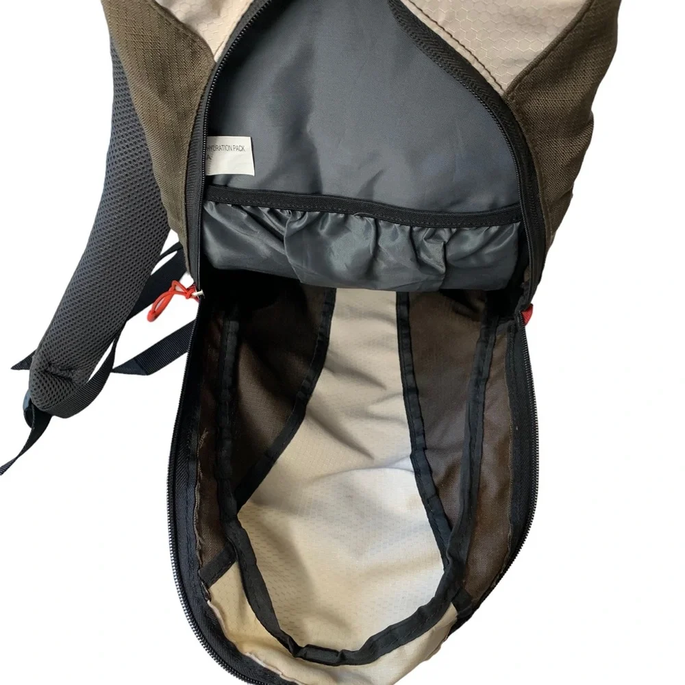 SWISSGEAR‎ Brown & Beige CP109 Middle Fork Hydration Hiking Back Pack